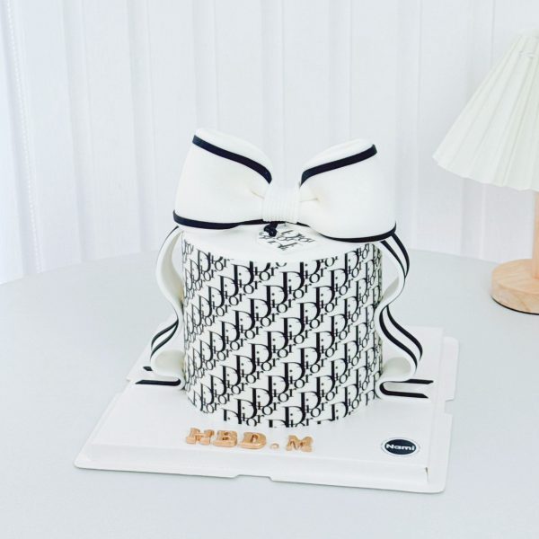 Brand sculpture Cake - Image 4