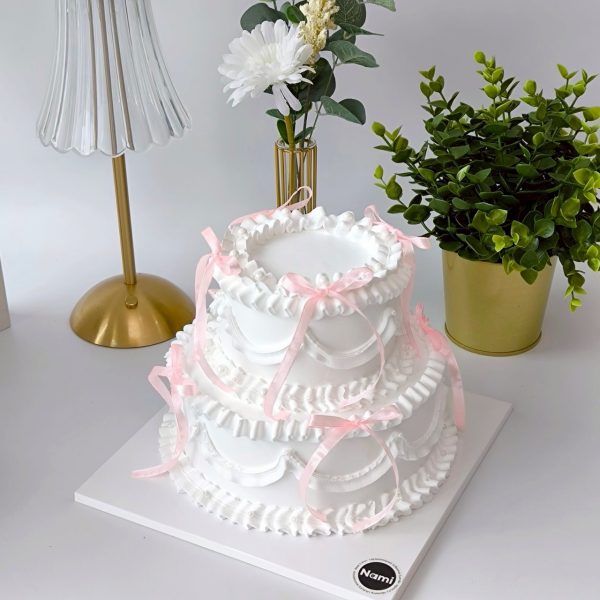 White draped cake - Image 4