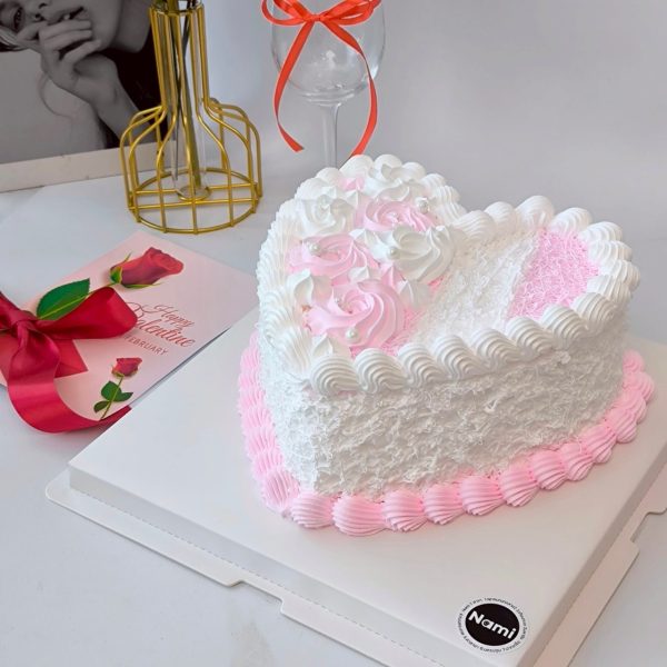 White Heart Cake - Image 4