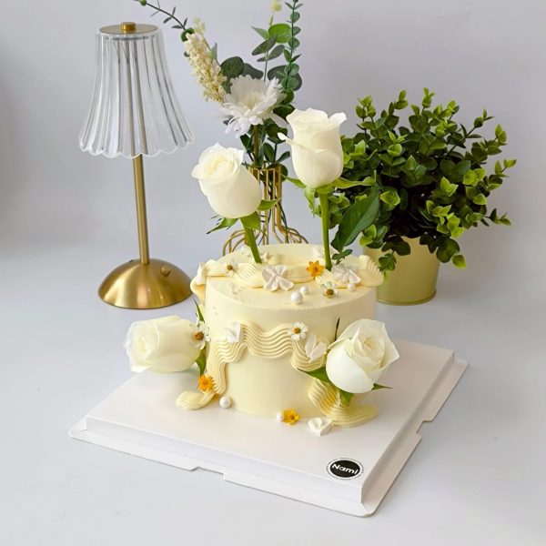 White Rose Cake - Image 5